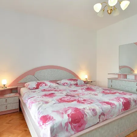 Fuer 8 Personen Ca 120 Qm In Pula, Istrien Istrische Riviera Apartment Pula