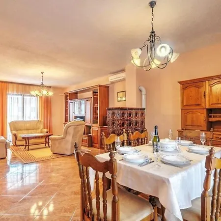 Apartment Fuer 8 Personen Ca 120 Qm In Pula, Istrien Istrische Riviera Pula